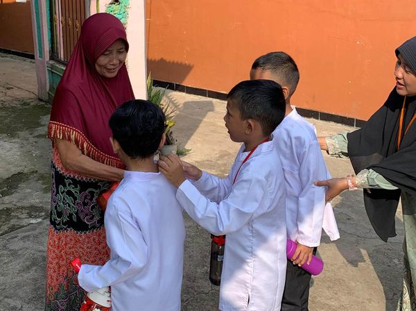 Berbagi untuk Mengajarkan Kepedulian Sejak Dini