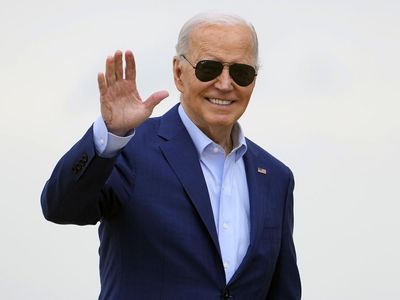 Mundur dari Pilpres AS, Biden Dukung Kamala Harris Lawan Trump