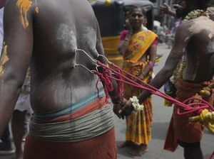 Bikin Ngilu! Umat Hindu India Gelar Festival Aadi