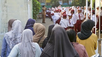 Kemendikdasmen Minta Orang Tua Antar Anak pada Hari Pertama Sekolah