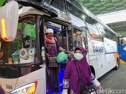 Calon Haji Tertua di Embarkasi Surabaya Usia 107 Tahun, Termuda 18 Tahun