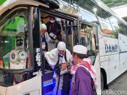 Kloter Pemungkas Debarkasi Surabaya Tiba di Asrama Haji