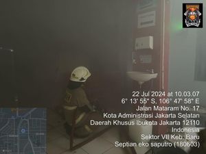Kebakaran Gudang ATK di SMAN 82 Jakarta Diduga Akibat Korsleting Kebakaran Gudang ATK di SMAN 82 Jakarta Diduga Akibat Korsleting