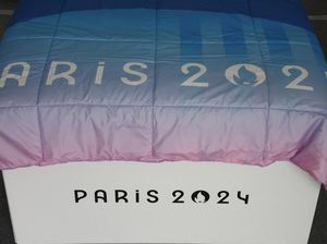 Atlet China Kaget Selimut Olimpiade yang Dibawanya Pulang Buatan Negaranya Atlet China Kaget Selimut Olimpiade yang Dibawanya Pulang Buatan Negaranya