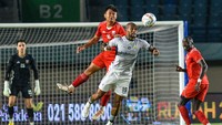 Borneo memecah kebuntuan pada injury time, tepatnya menit ke-90+2 lewat gol Berguinho. Persib nyaris mencetak gol balasan. Namun para pemain Persib gagal memanfaatkan kemelut di depan gawang Borneo.