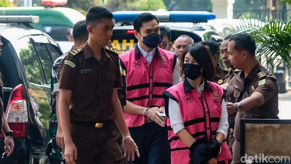 Potret Harvey Moeis dan Helena Lim Saat Dilimpahkan ke Kejari Jaksel