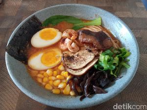 Ramen Bunga Kecombrang Ala Kafe Buri Umah Cirebon Ramen Bunga Kecombrang Ala Kafe Buri Umah Cirebon
