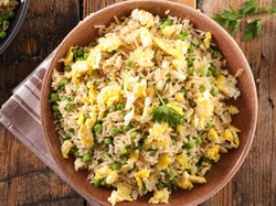 Resep Nasi Goreng Ayam dan Kacang Polong yang Sederhana Sedap