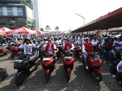 Serunya Ribuan Pemotor Vario Sunmori Sambil Nikmati Suasana Kota Pahlawan