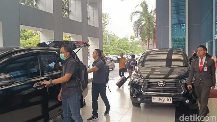Rumah Sakit Daerah Wongsonegoro (RSWN) Semarang digeledah KPK, Senin (22/7/2024). Rumah Sakit Daerah Wongsonegoro (RSWN) Semarang digeledah KPK, Senin (22/7/2024). Direktur RSWN dokter Eko Krisnarto menyebut KPK mengevaluasi pembangunan gedung baru.
