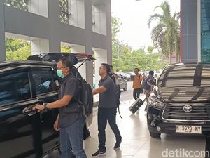 6,5 Jam Geledah RSWN Semarang, KPK Cek Pembangunan Gedung Baru 6,5 Jam Geledah RSWN Semarang, KPK Cek Pembangunan Gedung Baru