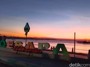 Berburu Sunset di Pantai Oesapa Kupang Sambil Bermain Bola Berburu Sunset di Pantai Oesapa Kupang Sambil Bermain Bola