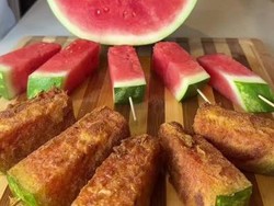 Aneh Banget! Ada Semangka Goreng Tepung Mirip Ayam Kentucky