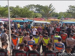 Sopir Angkot di Tegal Mogok Massal Protes Keberadaan Odong-odong