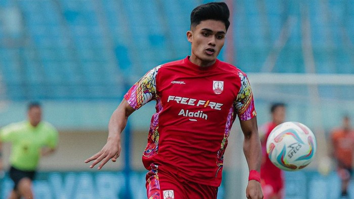 Striker Persis Solo Ramadhan Sananta saat mencetak gol ke gawang PSM Makassar di Piala Presiden 2024.