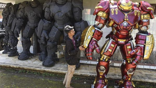 Melihat Pabrik Robot Tempur di Ciamis Melihat Pabrik Robot Tempur di Ciamis