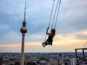 Uji Adrenalin Naik Ayunan Tertinggi di Eropa, Berani? Uji Adrenalin Naik Ayunan Tertinggi di Eropa, Berani?