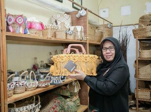 Wanita Ini Bangkit dari Kemiskinan Berkat Eceng Gondok, Begini Kisahnya Wanita Ini Bangkit dari Kemiskinan Berkat Eceng Gondok, Begini Kisahnya