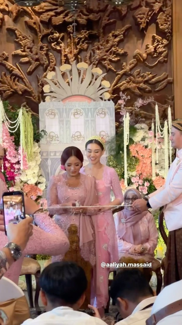 Detail Gaya Aaliyah Massaid di Acara Siraman dan Pengajian