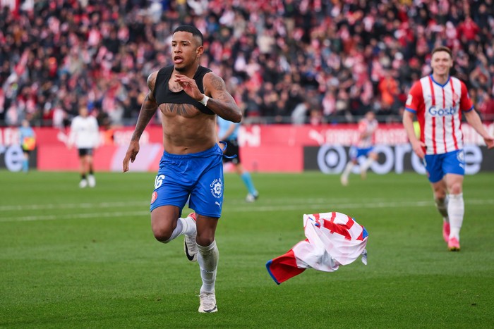 GIRONA, SPAIN - DECEMBER 02: Savinho Moreira of Girona FC celebrates after scoring their teams third goal wich after was disallowed during the LaLiga EA Sports match between Girona FC and Valencia CF at Montilivi Stadium on December 02, 2023 in Girona, Spain. (Photo by David Ramos/Getty Images)