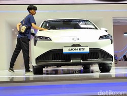 Ini Sedan Listrik AION ES Seharga Rp 386 Juta, Jarak Tempuhnya Tembus 442 Km