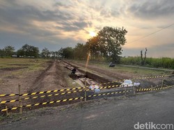 Ekskavasi Pagar Timur Candi Bhre Kahuripan Mojokerto Terkendala Jalan Desa