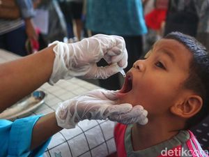 Ekspresi Anak Saat Diimunisasi Polio Ekspresi Anak Saat Diimunisasi Polio