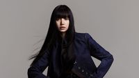 8 Gaya Lisa BLACKPINK Jadi Brand Ambassador Louis Vuitton, Kembali Berponi