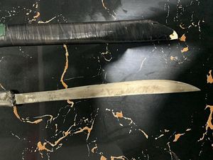 Cekcok dengan Abang, Pria di Medan Masuk ke Area Sekolah Bawa Pedang Golok Cekcok dengan Abang, Pria di Medan Masuk ke Area Sekolah Bawa Pedang Golok