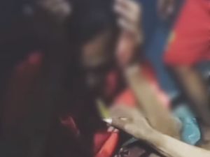 Pedas! Pencuri Ditangkap Lalu Dihukum Makan Cabai Satu Ember Pedas! Pencuri Ditangkap Lalu Dihukum Makan Cabai Satu Ember
