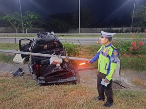 Ini Penyebab 2 Mobil Bea Cukai Kediri Kecelakaan di Tol Jombang, Ini Penyebab 2 Mobil Bea Cukai Kediri Kecelakaan di Tol Jombang,