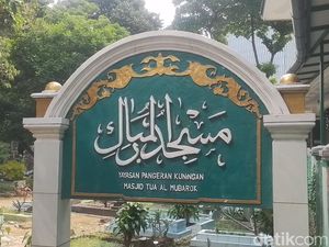 Mengunjungi Masjid Tua Al Mubarok di Jaksel yang Berumur Ratusan Tahun Mengunjungi Masjid Tua Al Mubarok di Jaksel yang Berumur Ratusan Tahun