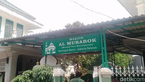 Potret Masjid Tua Al Mubarok di Jaksel yang Berdiri Sejak Ratusan Tahun