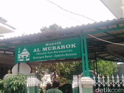 Potret Masjid Tua Al Mubarok di Jaksel yang Berdiri Sejak Ratusan Tahun