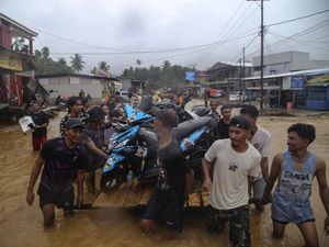 Meraup Cuan dari Banjir Halmahera Tengah