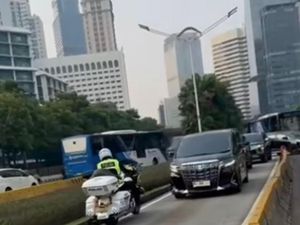 Viral Mobil RI 24 Terjebak di Busway, Ini Penjelasan Kemenag
