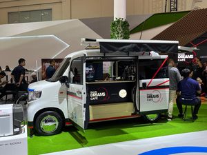 Mobil Listrik Honda N-Van EV Prototype Disulap Jadi Cafe Berjalan Mobil Listrik Honda N-Van EV Prototype Disulap Jadi Cafe Berjalan