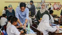 Momen Gibran Cek Uji Coba Makan Bergizi Gratis di SD Bogor