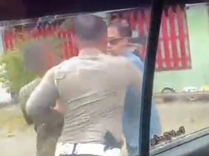 Heboh Polantas di Gowa Dorong Pemobil saat Operasi Patuh gegara Pakai Strobo Heboh Polantas di Gowa Dorong Pemobil saat Operasi Patuh gegara Pakai Strobo