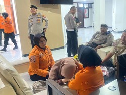 Perempuan Coba Bunuh Diri di Pelintasan Kereta Surabaya Digagalkan