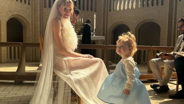 Gaya Pengantin Pakai Gaun Transparan Jadi Kontroversi, Pakaian Dalam Terlihat