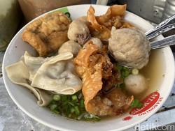 Mencicipi Bakso Suneo yang Sedang Viral di Surabaya
