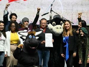 Presiden Kolombia Sahkan UU Larang Adu Banteng Presiden Kolombia Sahkan UU Larang Adu Banteng