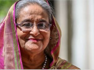 Sheikh Hasina Kabur usai Mundur dari PM Bangladesh, Demonstran Jarah Istananya Sheikh Hasina Kabur usai Mundur dari PM Bangladesh, Demonstran Jarah Istananya
