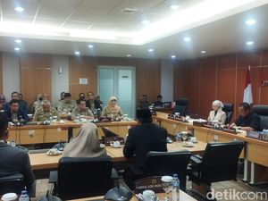 DPRD Minta Disdik DKI Angkat Seluruh Guru Honorer Jadi Kontrak Kerja Individu DPRD Minta Disdik DKI Angkat Seluruh Guru Honorer Jadi Kontrak Kerja Individu