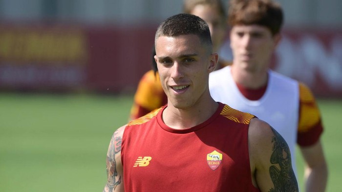 ROME, ITALY - JULY 12: AS Roma player Riccardo Calafiori during training session at Centro Sportivo Fulvio Bernardini on July 12, 2022 in Rome, Italy. (Photo by Luciano Rossi/AS Roma via Getty Images)
