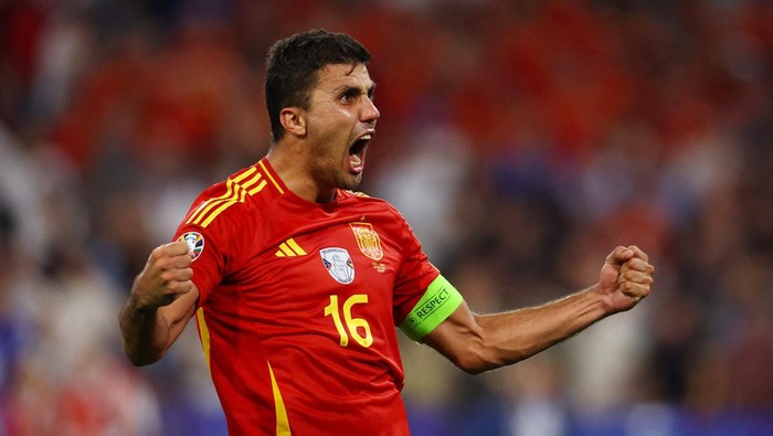 Soccer Football - Euro 2024 - Semi Final - Spain v France - Munich Football Arena, Munich, Germany - July 9, 2024  Spains Rodri celebrates after the match REUTERS/Leonhard Simon