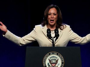 Kamala Harris Ajukan Dokumen Resmi untuk Nyapres Kamala Harris Ajukan Dokumen Resmi untuk Nyapres