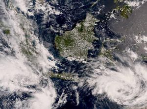 Dampak-dampak Siklon Tropis terhadap Wilayah Indonesia Dampak-dampak Siklon Tropis terhadap Wilayah Indonesia