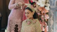 8 Potret Aaliyah Massaid dengan Sanggul Jawa & Makeup Nude Saat Siraman